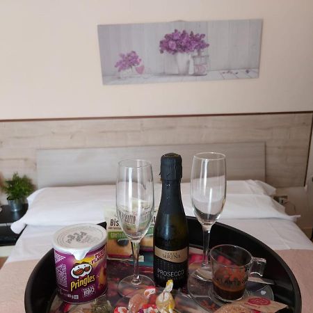 Albergo Ristorante Bar Pizzeria La Lanterna Santi Cosma e Damiano 외부 사진
