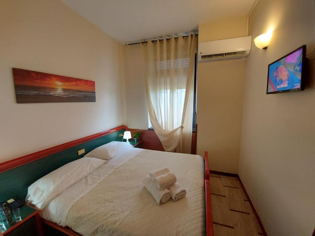 Albergo Ristorante Bar Pizzeria La Lanterna Santi Cosma e Damiano 외부 사진