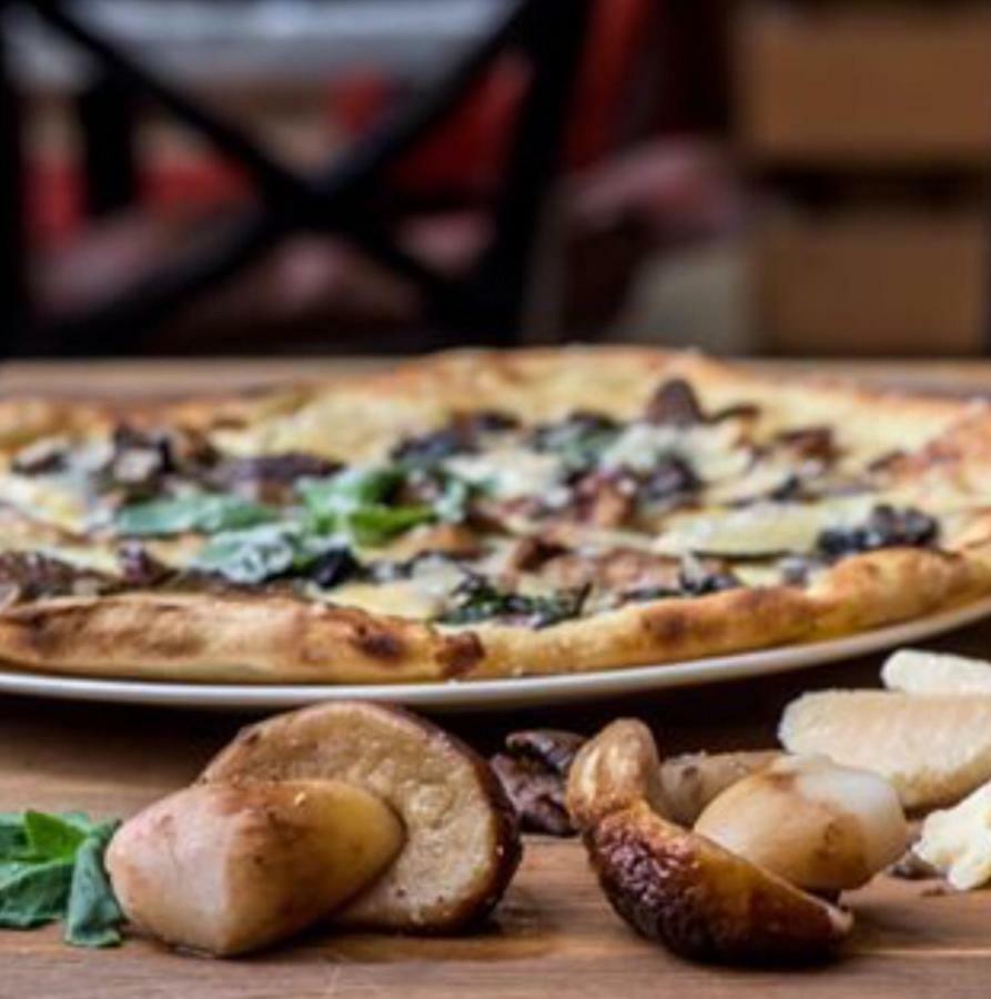 Albergo Ristorante Bar Pizzeria La Lanterna Santi Cosma e Damiano 외부 사진